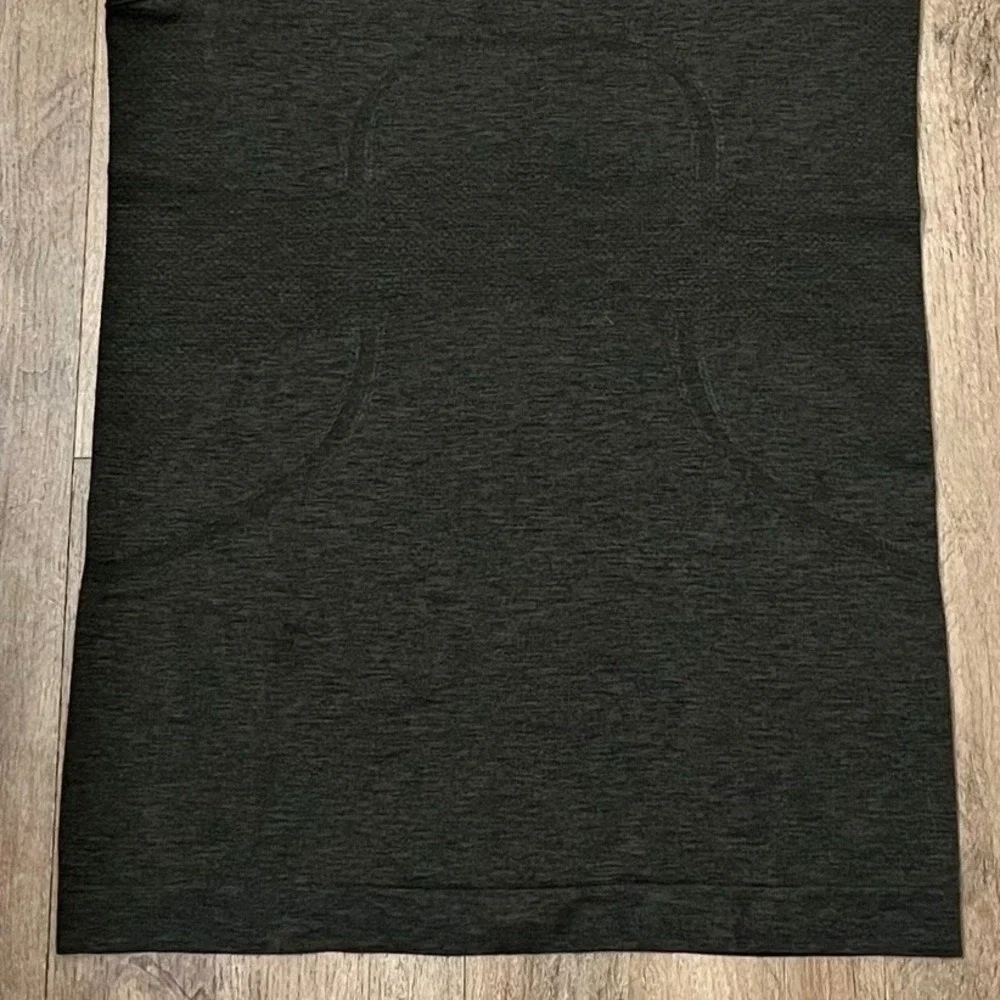 Lululemon Wome's Swiftly Tech Racerback Dark‎ Olive Size 6